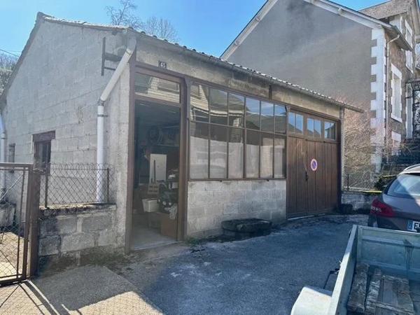 Maison avec 4/5 chambres, cour et garage et jardin. 533 m2