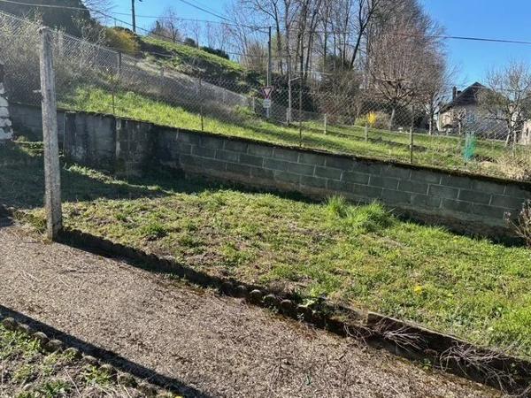 Maison avec 4/5 chambres, cour et garage et jardin. 533 m2