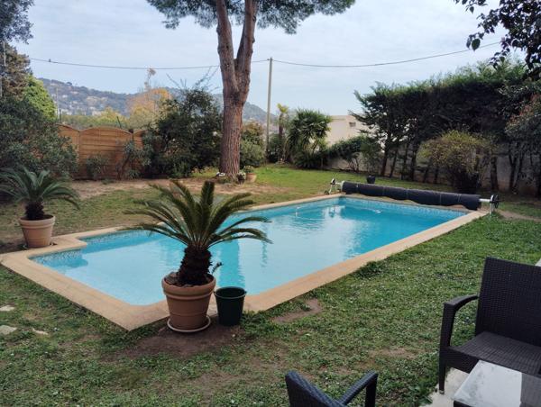 Le Cannet : Rare ,98 m2, en  rez de jardin clair et calme, jardin et piscine.