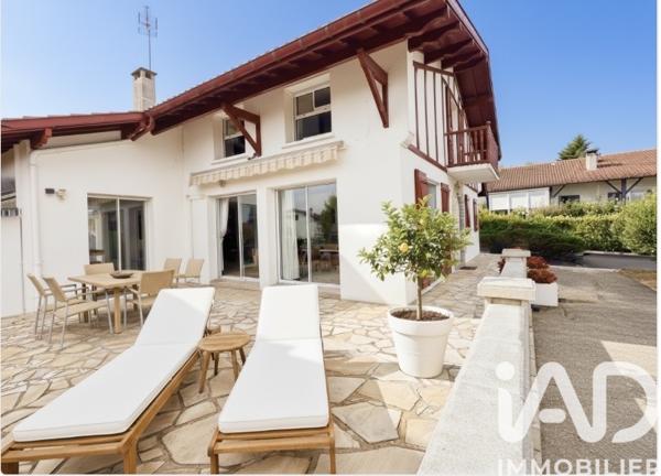 Maison à vendre 7 pièces 202 m² Amendeuix-Oneix