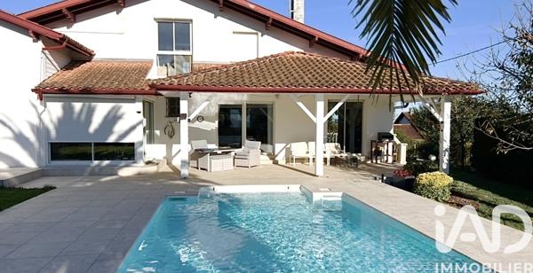 Maison à vendre 7 pièces 202 m² Amendeuix-Oneix