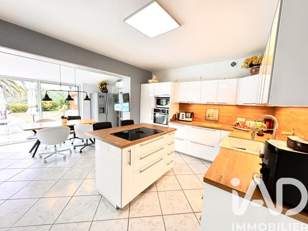 Maison à vendre 7 pièces 202 m² Amendeuix-Oneix