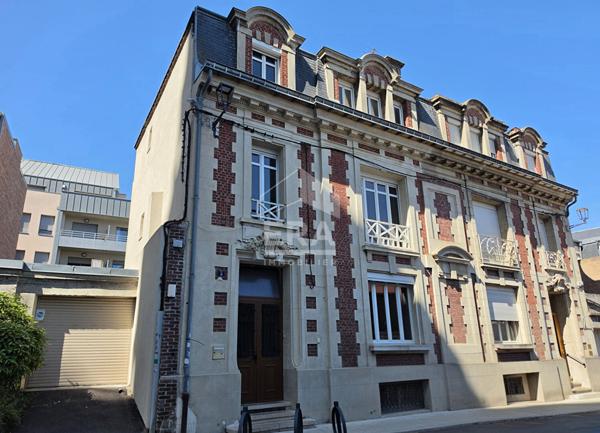 MAISON DE CARACTÈRE, 7 CHAMBRES AVEC JARDIN ET STATIONNEMENT? EN PLEIN CENTRE DE SAINT-QUENTIN !