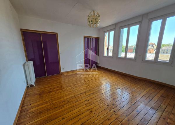 MAISON DE CARACTÈRE, 7 CHAMBRES AVEC JARDIN ET STATIONNEMENT? EN PLEIN CENTRE DE SAINT-QUENTIN !