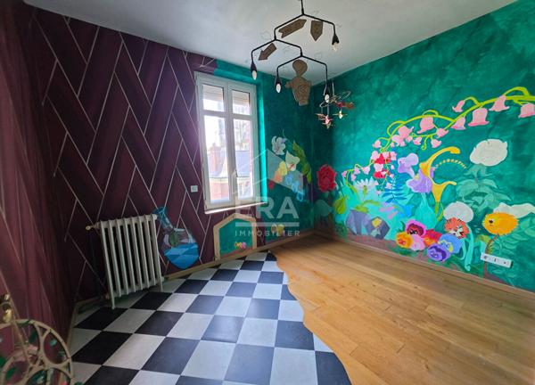 MAISON DE CARACTÈRE, 7 CHAMBRES AVEC JARDIN ET STATIONNEMENT? EN PLEIN CENTRE DE SAINT-QUENTIN !