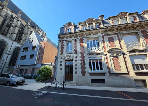 MAISON DE CARACTÈRE, 7 CHAMBRES AVEC JARDIN ET STATIONNEMENT? EN PLEIN CENTRE DE SAINT-QUENTIN !