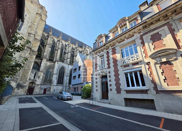 MAISON DE CARACTÈRE, 7 CHAMBRES AVEC JARDIN ET STATIONNEMENT? EN PLEIN CENTRE DE SAINT-QUENTIN !