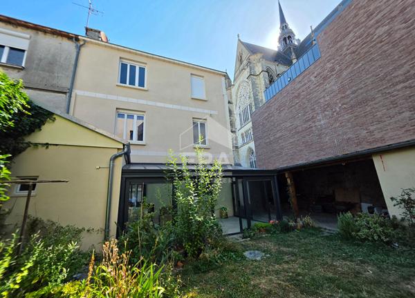 MAISON DE CARACTÈRE, 7 CHAMBRES AVEC JARDIN ET STATIONNEMENT? EN PLEIN CENTRE DE SAINT-QUENTIN !