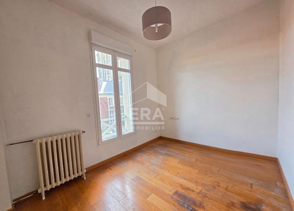 MAISON DE CARACTÈRE, 7 CHAMBRES AVEC JARDIN ET STATIONNEMENT? EN PLEIN CENTRE DE SAINT-QUENTIN !