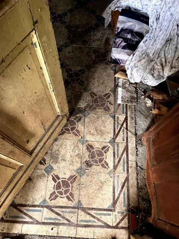 Deux maisons sur parcelle 558m2, deux accés indépendant, renovation, construction...