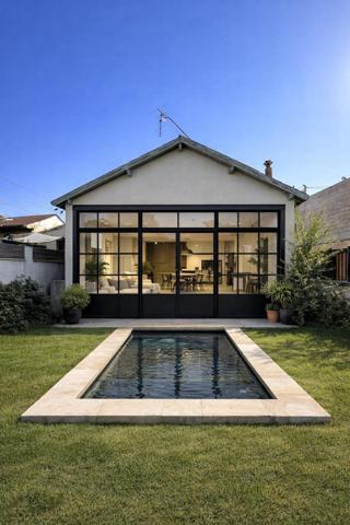 Deux maisons sur parcelle 558m2, deux accés indépendant, renovation, construction...