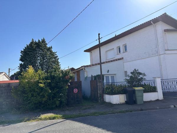 Deux maisons sur parcelle 558m2, deux accés indépendant, renovation, construction...