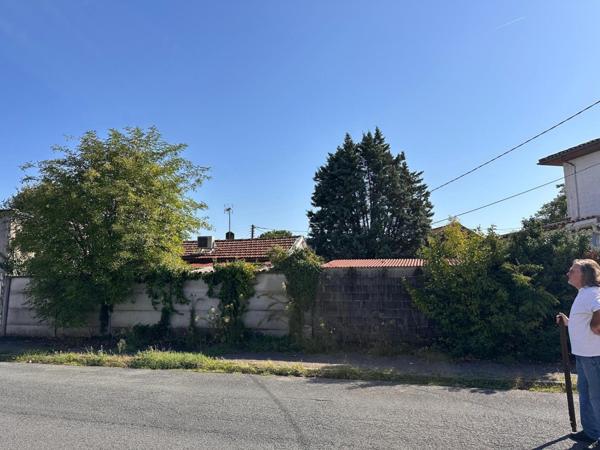 Deux maisons sur parcelle 558m2, deux accés indépendant, renovation, construction...