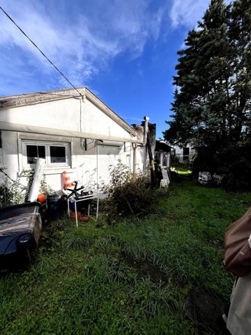 Deux maisons sur parcelle 558m2, deux accés indépendant, renovation, construction...