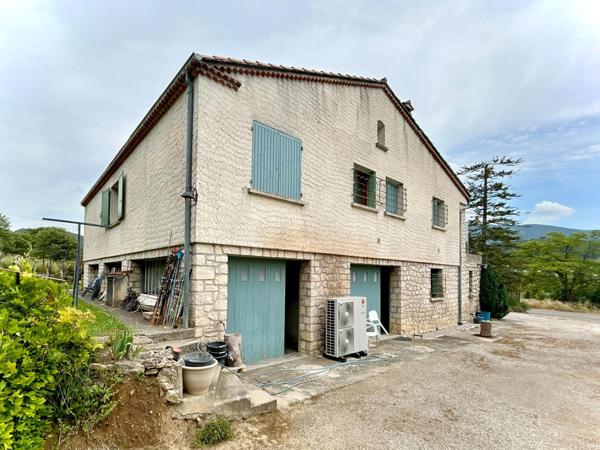 Maison traditionnelle de 146M2 sur un garage de 150m2