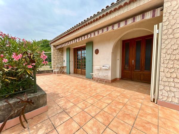 Maison traditionnelle de 146M2 sur un garage de 150m2