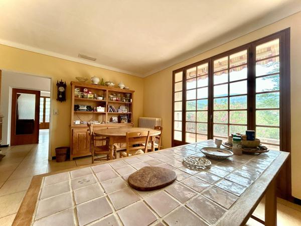 Maison traditionnelle de 146M2 sur un garage de 150m2