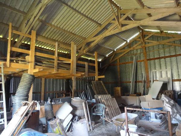 Maël-Carhaix (22340) Maison de campagne en pierre à finir de rénover avec hangar