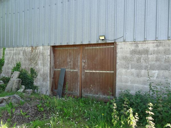 Maël-Carhaix (22340) Maison de campagne en pierre à finir de rénover avec hangar