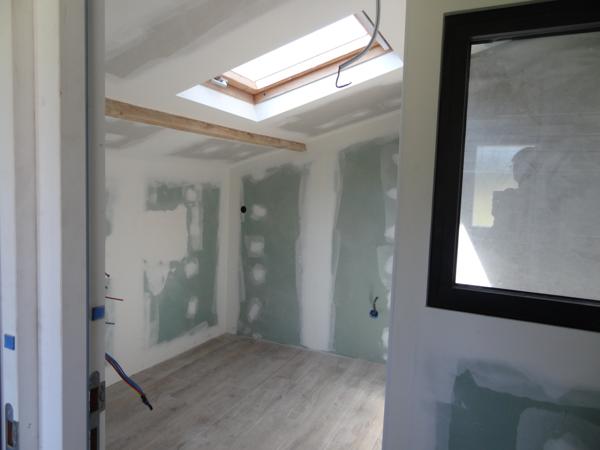 Maël-Carhaix (22340) Maison de campagne en pierre à finir de rénover avec hangar