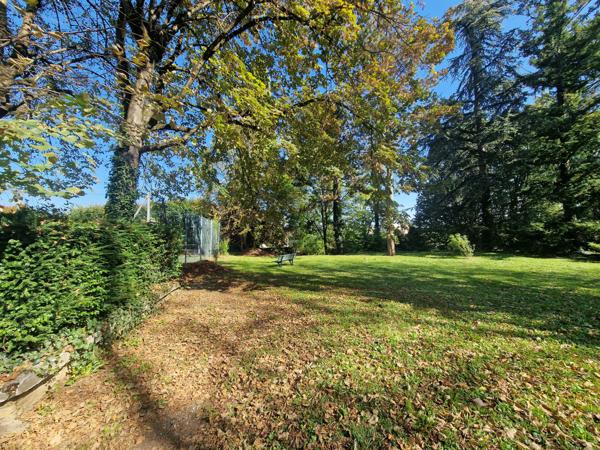 Tassin-la-Demi-Lune (69160) Coquet T2 meublé au coeur d'une residence arborée- tennis, cave et place de stationnement : Disponible !