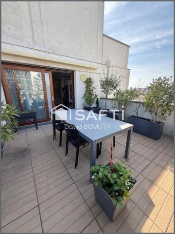 A VENDRE – Superbe Duplex 5 pièces 4 chambres de 108 m2  avec terrasse de 24 m2 – Dernier étage avec ascenseur