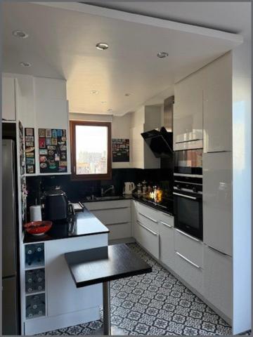 A VENDRE – Superbe Duplex 5 pièces 4 chambres de 108 m2  avec terrasse de 24 m2 – Dernier étage avec ascenseur