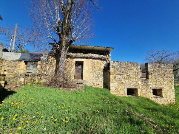 Maison ancienne - Saint-cyprien Perigord Noir, Projet en pierres du pays, en cours de renovation et début d'extension sur joli terrain clos de murets
