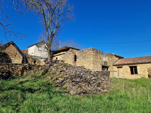 Maison ancienne - Saint-cyprien Perigord Noir, Projet en pierres du pays, en cours de renovation et début d'extension sur joli terrain clos de murets