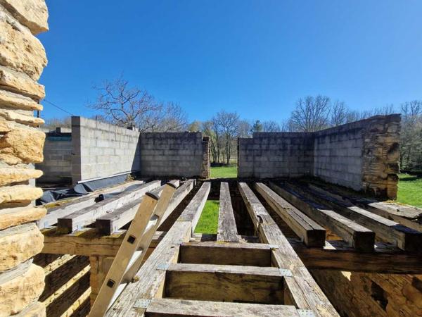 Maison ancienne - Saint-cyprien Perigord Noir, Projet en pierres du pays, en cours de renovation et début d'extension sur joli terrain clos de murets