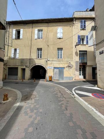 Immeuble de rapport 1 T3, 1 cellule commerciale