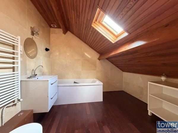 Maison
                                                                                                                                                                                                                                                                                                                        5 pièce(s)                                                                                                                                                                                                          3 chambre(s)                                                                                                                                                                                                          93.68  m²