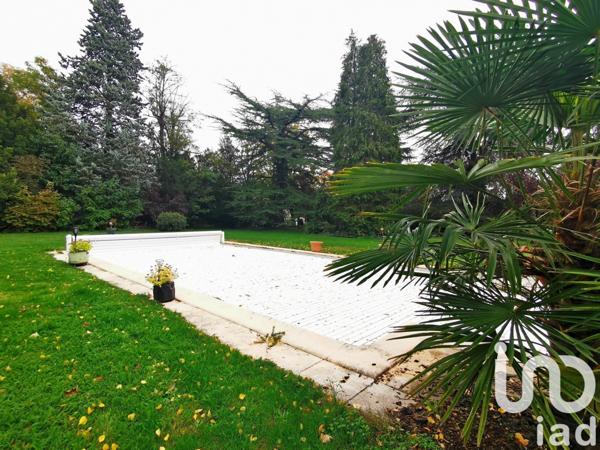 Demeure 9 pièces de 239 m² à Montgivray (36400)