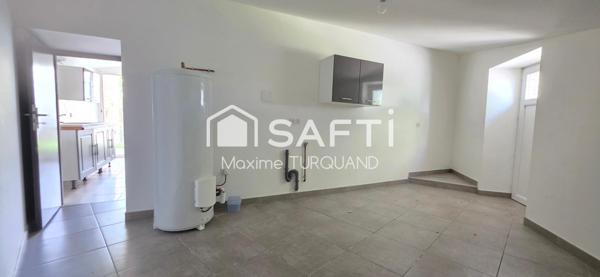 Maison d'habitation 92m², 2 chambres, 2 salles d'eau.