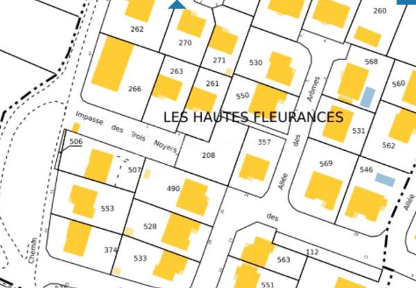 À vendre – Terrain constructible de 467 m² à Longpont-sur-Orge, situé dans un environnement résidentiel calme et agréable.

Ce terrain offre une belle opportunité pour réaliser votre projet de construction de maison individuelle.

✅ Superficie : 467 m²
✅ Terrain viabilisé
✅ Réseaux à proximité / présents : eau, électricité, télécommunications et assainissement
✅ Servitude de canalisations
✅ Environnement résidentiel
✅ Accès facile

Le terrain est idéalement situé dans un secteur pavillonnaire, à proximité des commodités, écoles et transports.