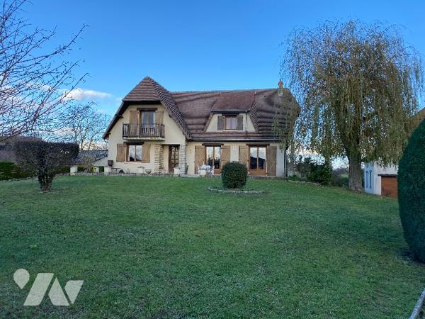 MAISON SPACIEUSE AVEC GRANDE DEPENDANCE ENTRE CAEN ET LISIEUX SUR BEAU TERRAIN DE 2.710 M²