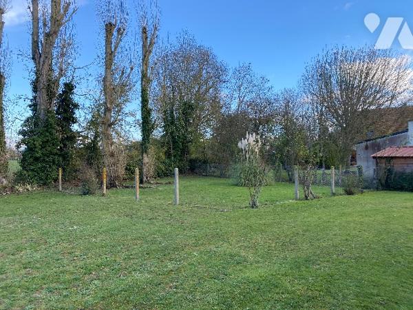 MAISON SPACIEUSE AVEC GRANDE DEPENDANCE ENTRE CAEN ET LISIEUX SUR BEAU TERRAIN DE 2.710 M²