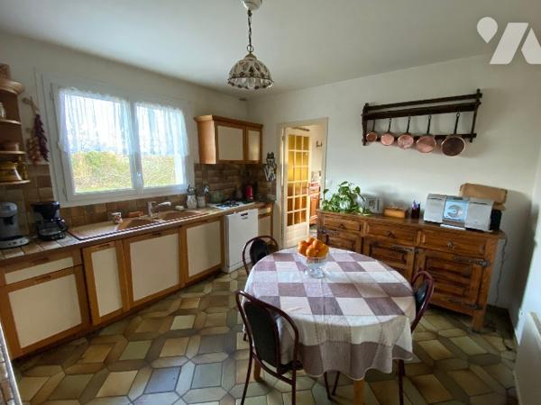 MAISON SPACIEUSE AVEC GRANDE DEPENDANCE ENTRE CAEN ET LISIEUX SUR BEAU TERRAIN DE 2.710 M²