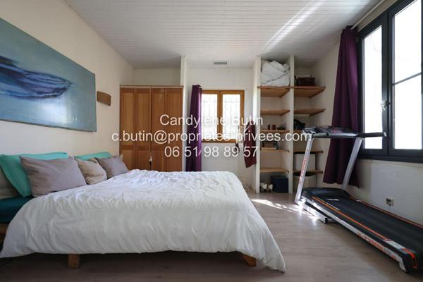 Maison de charme de plain-pied de 129 m² avec piscine et jardin intimiste ,Centre-ville