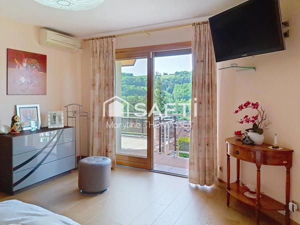 luxueuse maison d'architecte avec piscine intérieure