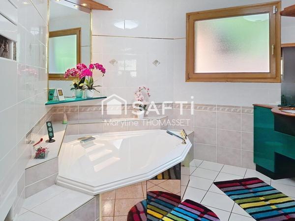 luxueuse maison d'architecte avec piscine intérieure