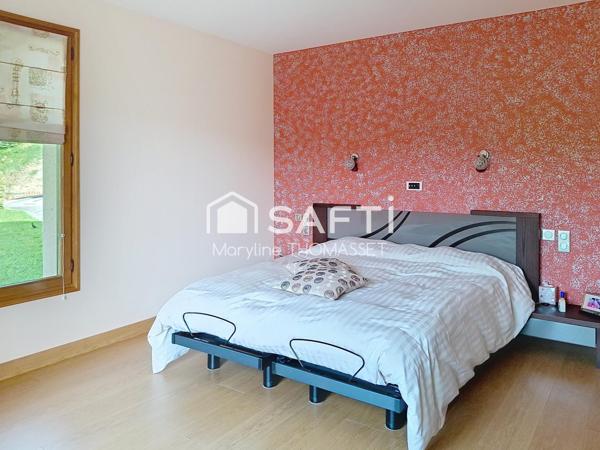 luxueuse maison d'architecte avec piscine intérieure