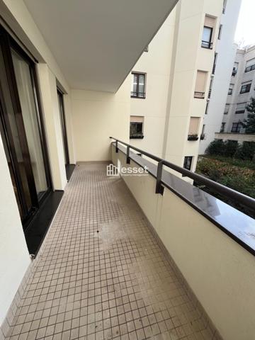 Location Appartement 4 pièces 95.3 m² - Paris 75017