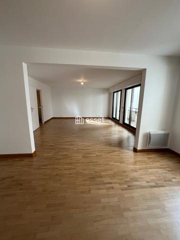 Location Appartement 4 pièces 95.3 m² - Paris 75017
