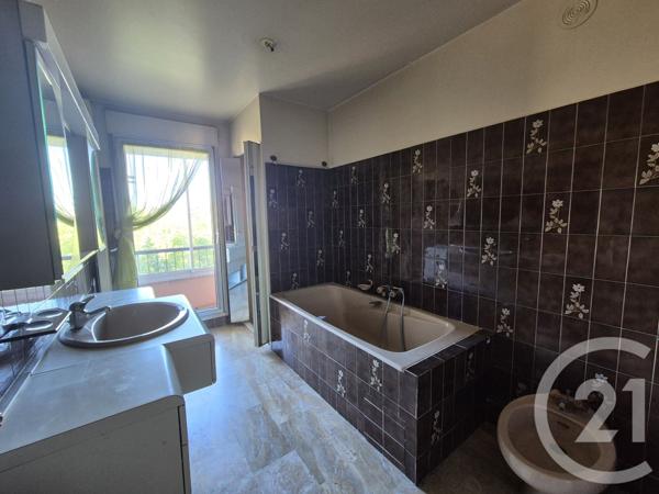 Appartement F4 à vendre  5 pièces - 141,29 m2 SALON DE PROVENCE - 13