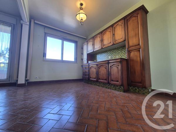 Appartement F4 à vendre  5 pièces - 141,29 m2 SALON DE PROVENCE - 13