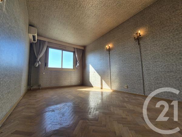 Appartement F4 à vendre  5 pièces - 141,29 m2 SALON DE PROVENCE - 13