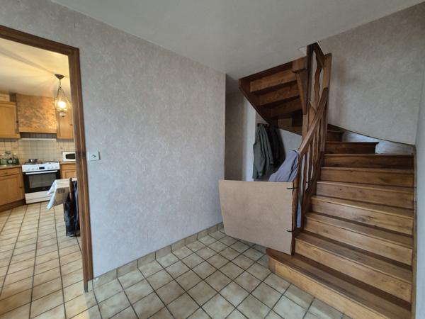 Longère en pierre à rénovée – 88 m² – 3 chambres – Terrain 1800 m² Grandes dépendances.