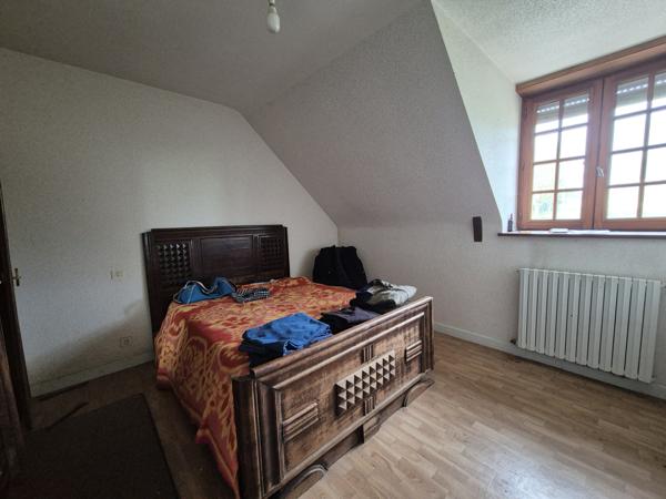 Longère en pierre à rénovée – 88 m² – 3 chambres – Terrain 1800 m² Grandes dépendances.