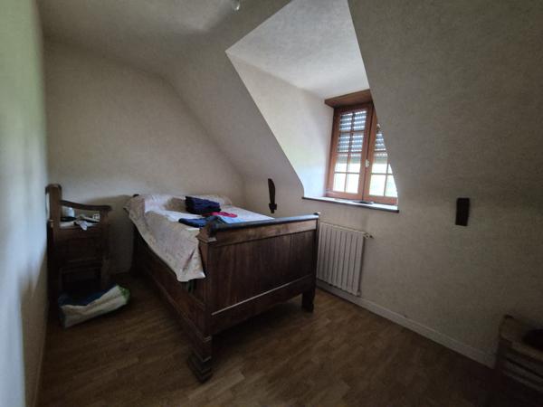 Longère en pierre à rénovée – 88 m² – 3 chambres – Terrain 1800 m² Grandes dépendances.